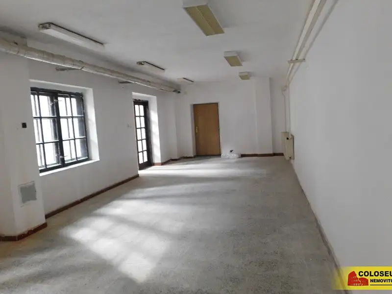 Pronájem obchodního prostoru 400 m², Znojmo – náhled fotky 3