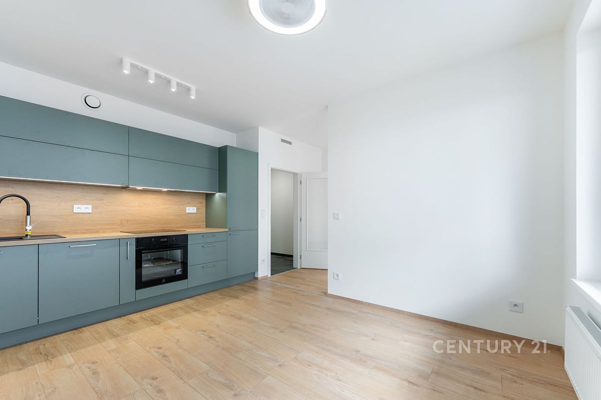 Pronájem bytu 1+kk 32 m², Praha – fotka 1 z 3