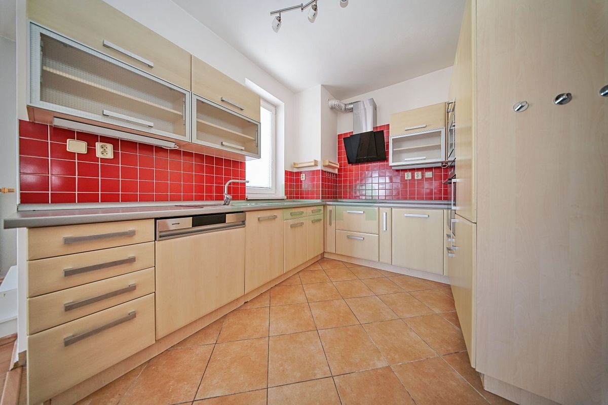 Pronájem bytu 2+kk 67 m² – fotografie 2