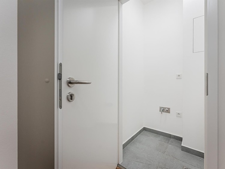 Pronájem bytu 3+kk, 86 m² (13 z 18)