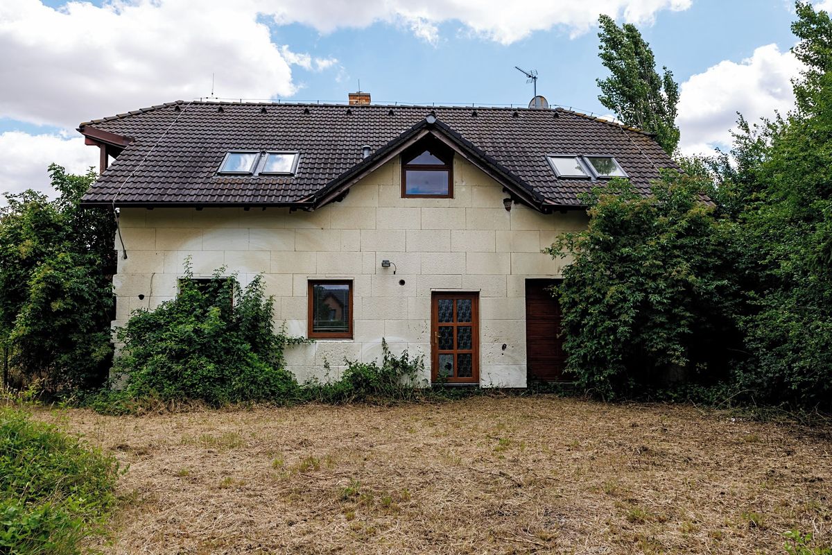 Dražba rodinného domu 206 m², pozemek 1400 m², Cvrčovice – fotka 1 z 3