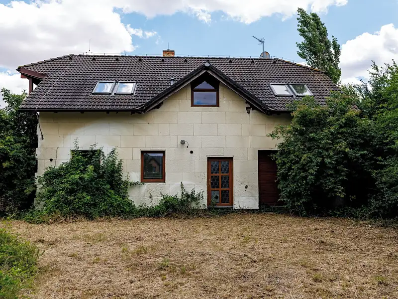Dražba rodinného domu 206 m², pozemek 1400 m², Cvrčovice – náhled fotky 1