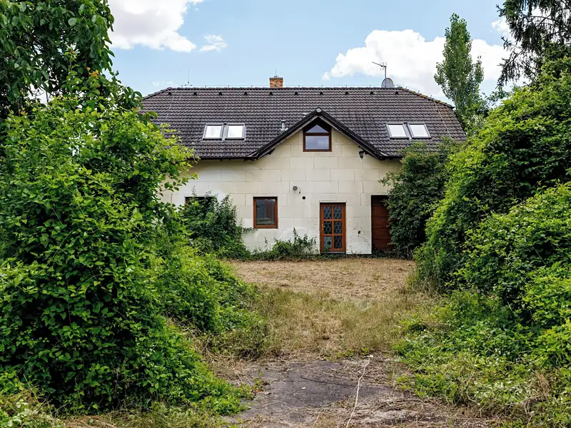 Dražba rodinného domu 206 m², pozemek 1400 m², Cvrčovice – náhled fotky 2