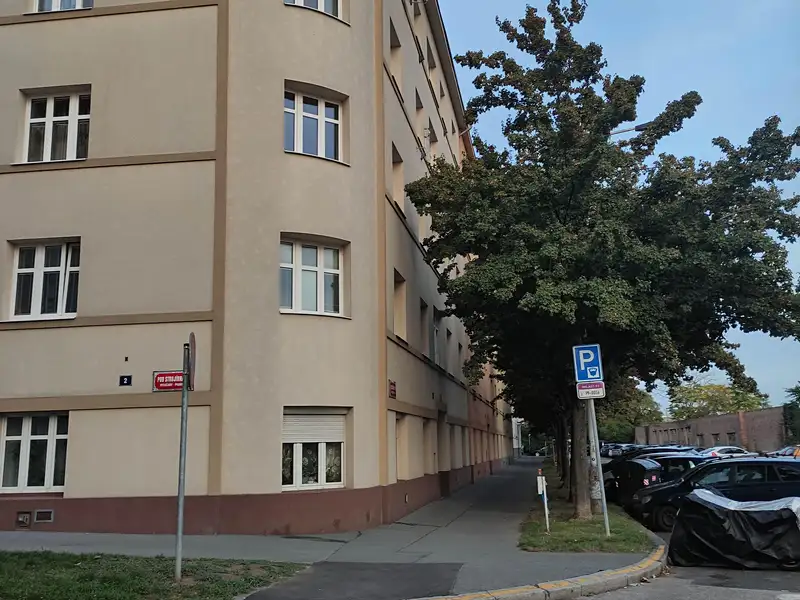 Prodej bytu 2+1 77 m², Praha – náhled fotky 2
