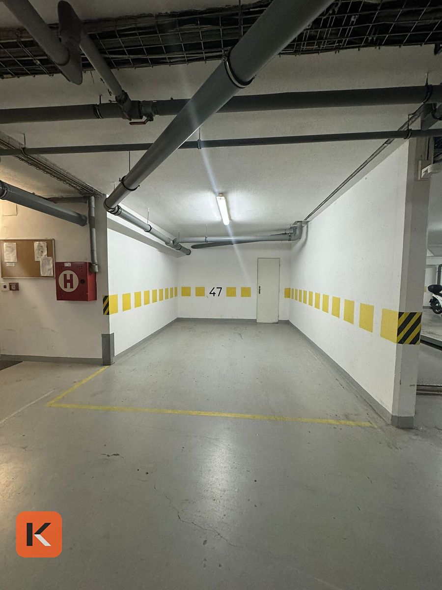 Pronájem garážového stání 17 m², Praha – fotka 1 z 3