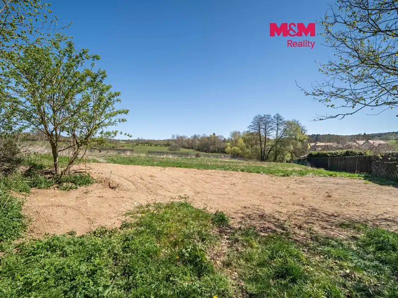 Prodej stavebního pozemku 2296 m², Louňová – náhled fotky 1
