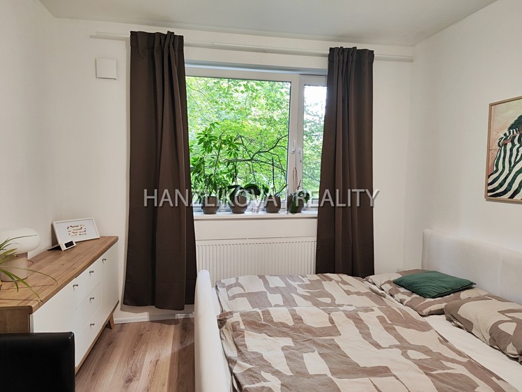 Pronájem bytu 2+kk, 48 m² (9 z 23)