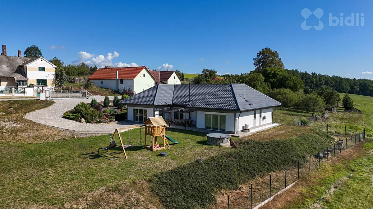 Prodej rodinného domu 201 m², pozemek 2591 m²