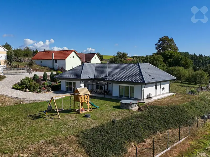 Prodej rodinného domu 201 m², pozemek 2591 m², Kamenný Újezd – náhled fotky 1