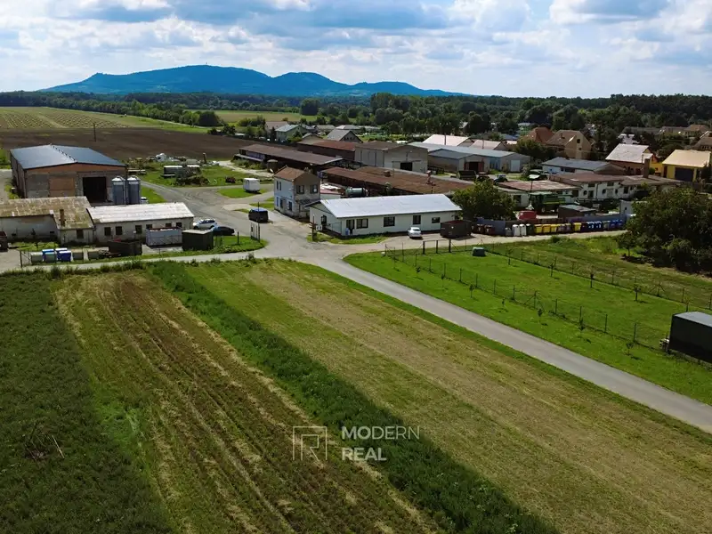 Prodej stavebního pozemku 715 m², Ivaň – náhled fotky 3
