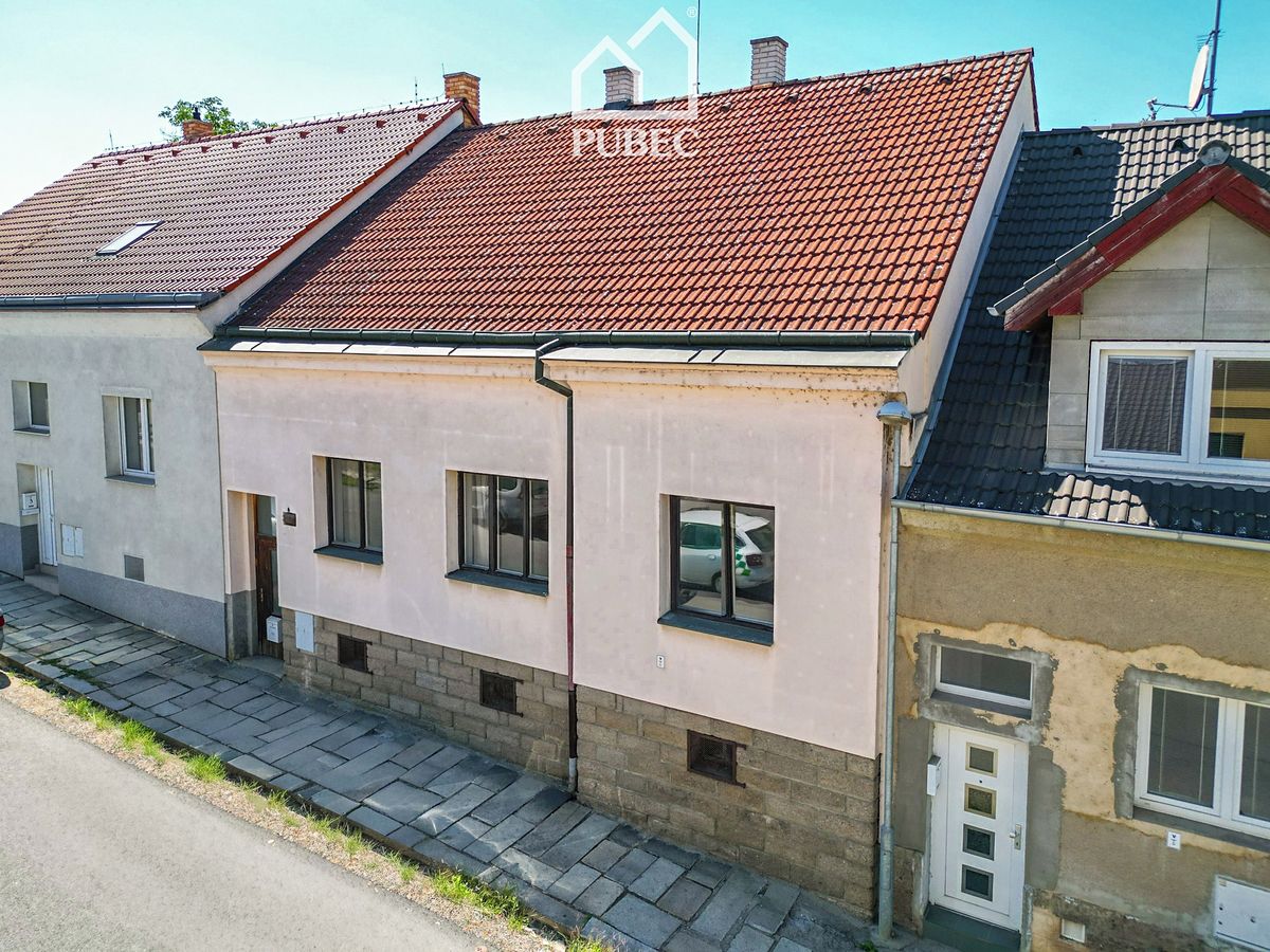Prodej rodinného domu 317 m², pozemek 674 m², Plzeň – fotka 1 z 3