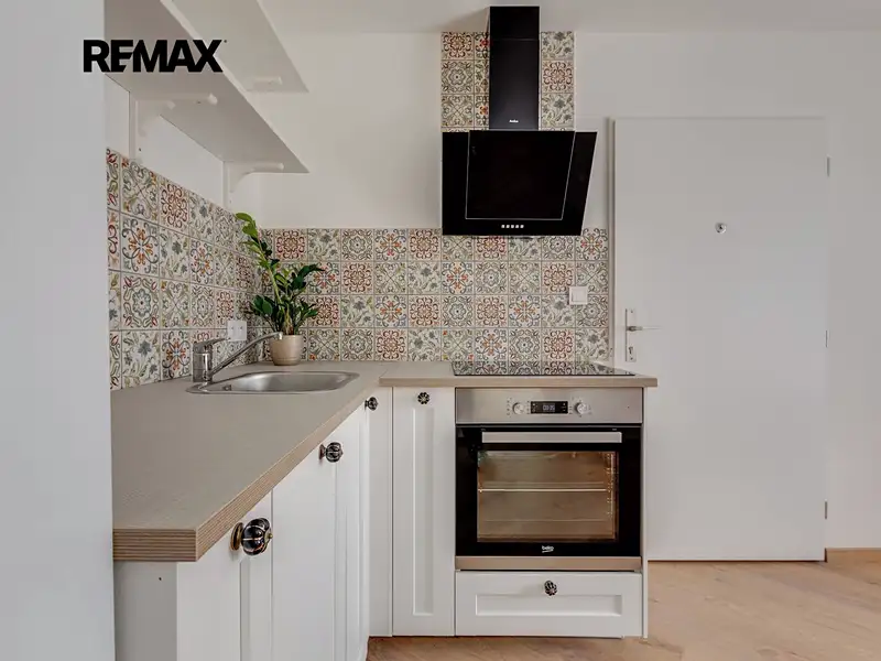 Prodej rodinného domu 207 m², pozemek 450 m², Praha – náhled fotky 2
