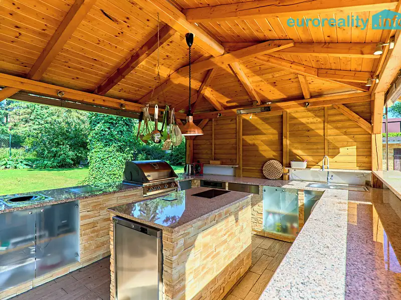 Prodej rodinného domu 470 m², pozemek 682 m², Sadov – náhled fotky 3