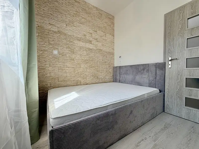 Pronájem bytu 3+1 80 m², Praha – náhled fotky 1