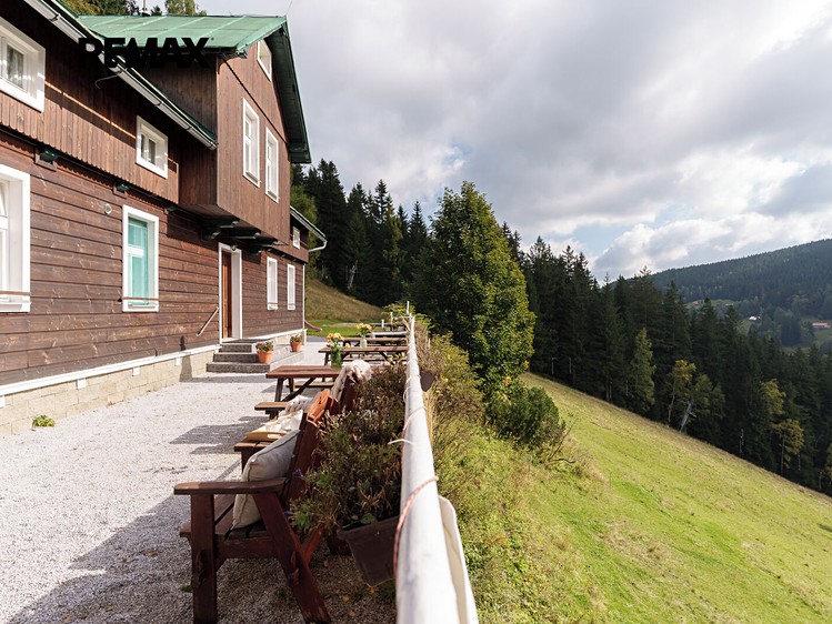 Prodej komerčního prostoru, 584 m² (8 z 40)