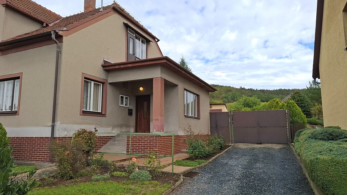 Prodej rodinného domu 240 m², pozemek 2472 m², Čebín – fotka 1 z 3