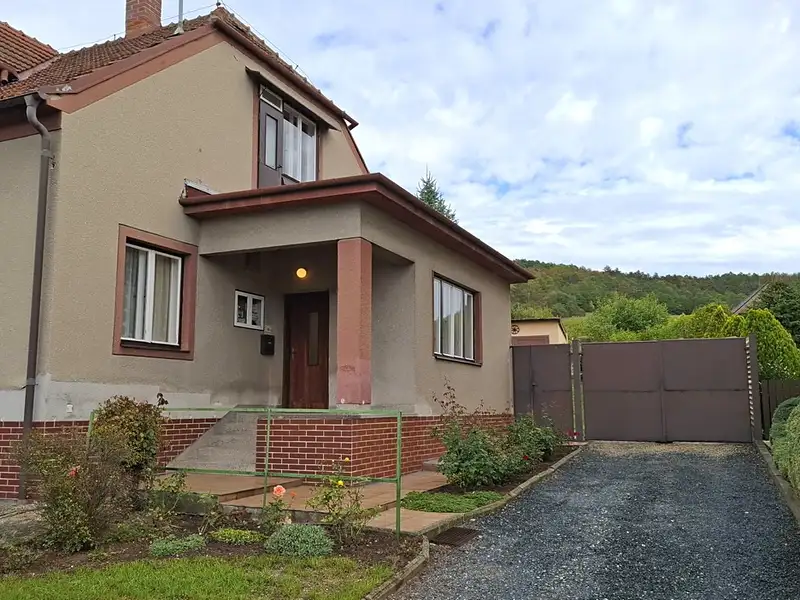 Prodej rodinného domu 240 m², pozemek 2472 m², Čebín – náhled fotky 1