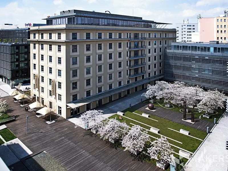 Pronájem kanceláře 653 m², Praha – náhled fotky 3