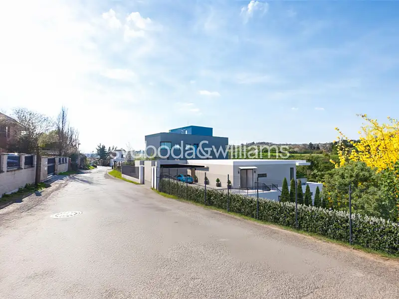 Prodej stavebního pozemku 1000 m², Praha – náhled fotky 2