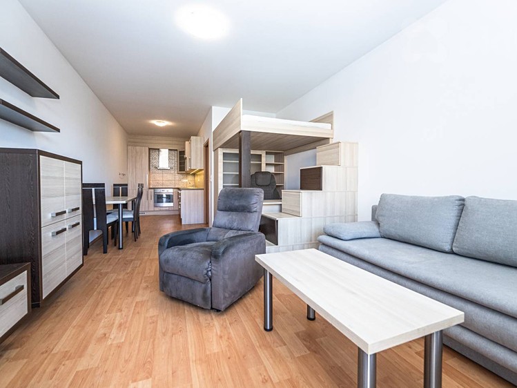Pronájem bytu 2+kk, 61 m² (1 z 16)