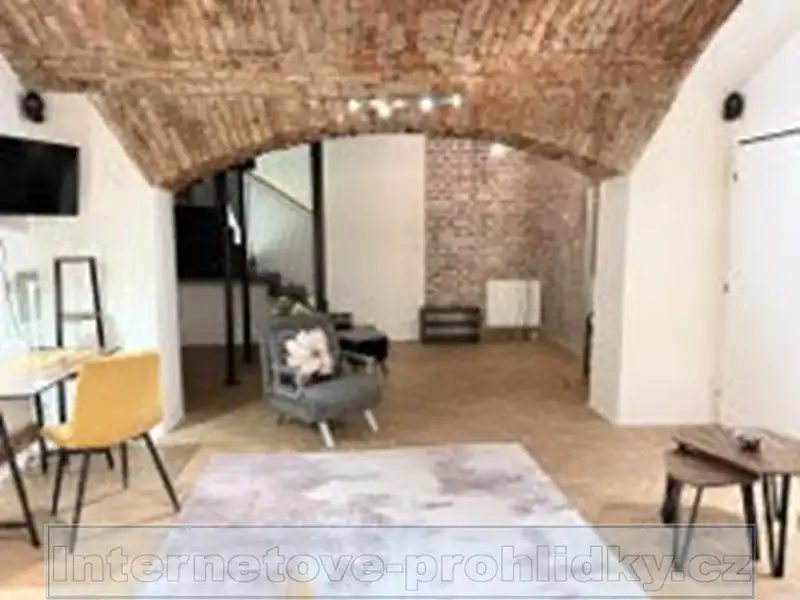 Pronájem bytu 1+kk 94 m², Praha – náhled fotky 1