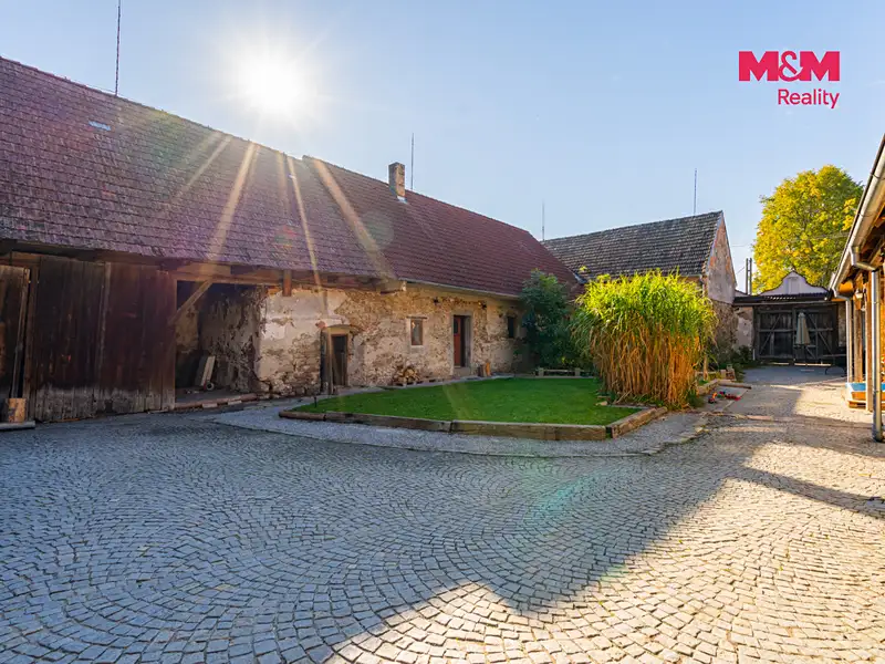 Prodej rodinného domu 370 m², pozemek 2253 m², Nové Hrady – náhled fotky 3