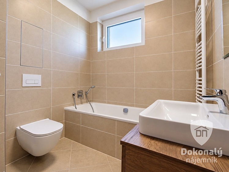 Pronájem bytu 3+kk, 59 m² (3 z 27)