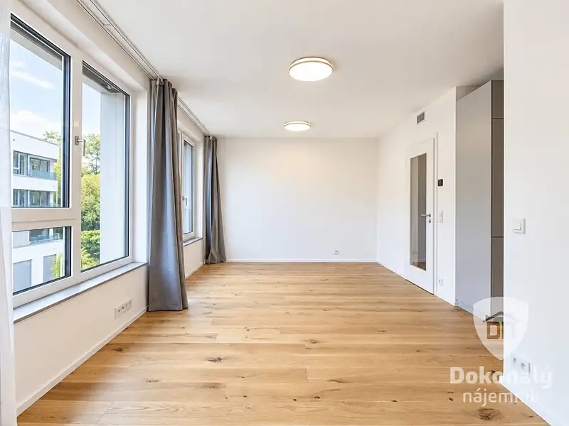 Pronájem bytu 1+kk 36 m², Praha – náhled fotky 1