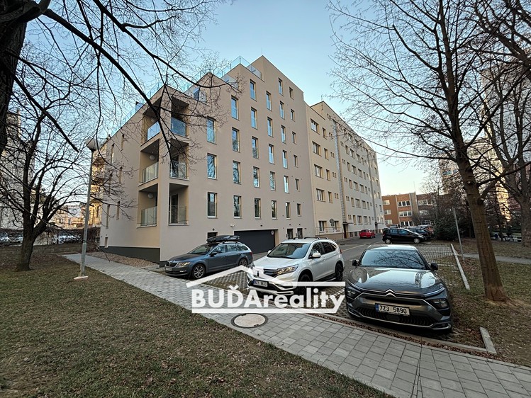 Pronájem bytu 2+kk, 58 m² (1 z 11)