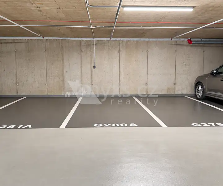 Pronájem garážového stání 12 m², Praha – náhled fotky 2