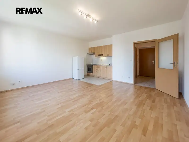 Pronájem bytu 1+kk 32 m², Praha – náhled fotky 2