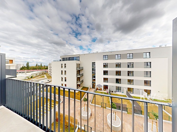 Pronájem bytu 1+kk, 34 m² (9 z 11)