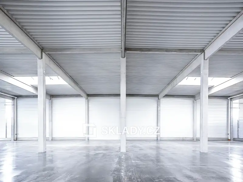 Pronájem skladového prostoru 7000 m², Zákupy – náhled fotky 1