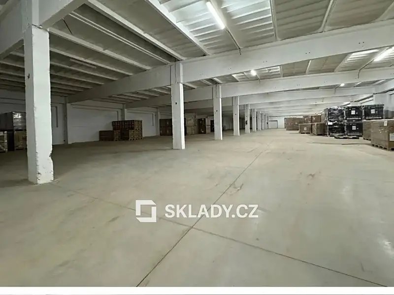 Pronájem skladového prostoru 1500 m², Martiněves – náhled fotky 2