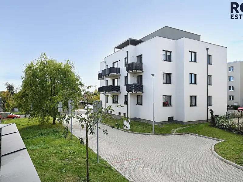 Pronájem bytu 1+kk 24 m², Unhošť – náhled fotky 2