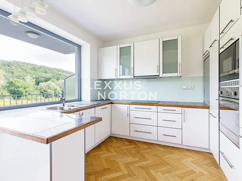 Pronájem rodinného domu 230 m², pozemek 485 m², Praha – náhled fotky 2
