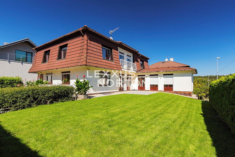 Pronájem rodinného domu 365 m², pozemek 539 m², Praha – fotka 1 z 3