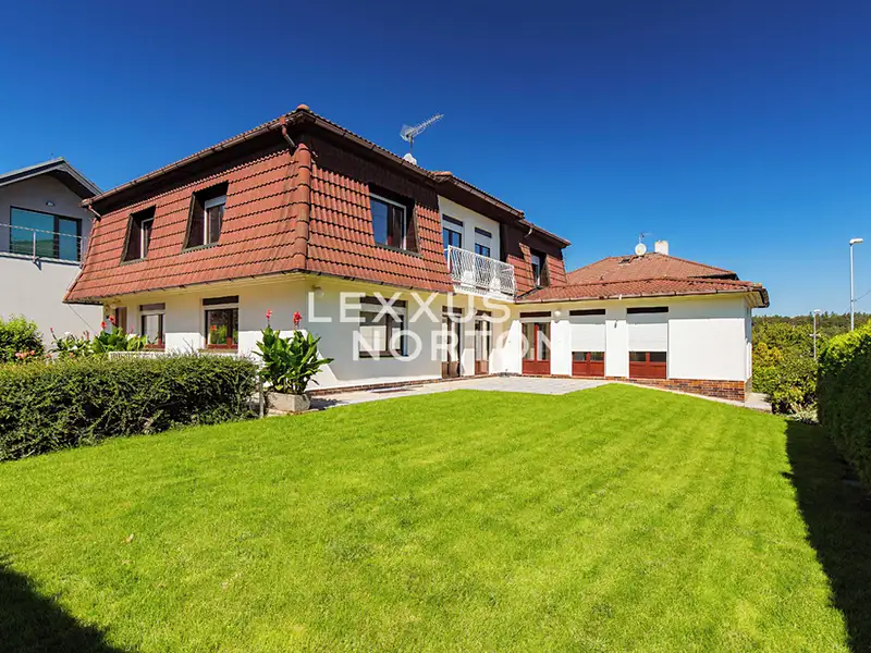 Pronájem rodinného domu 365 m², pozemek 539 m², Praha – náhled fotky 1