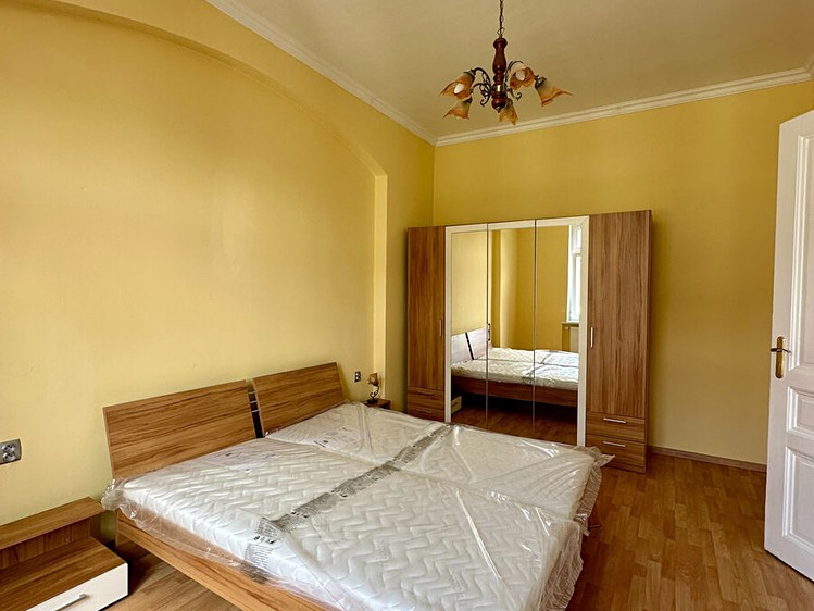 Pronájem bytu 2+1, 74 m² (11 z 13)