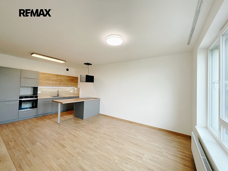 Pronájem bytu 2+kk, 55 m² (6 z 20)