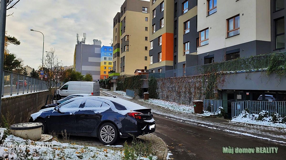 Pronájem bytu 1+kk 36 m², Praha – fotka 1 z 3