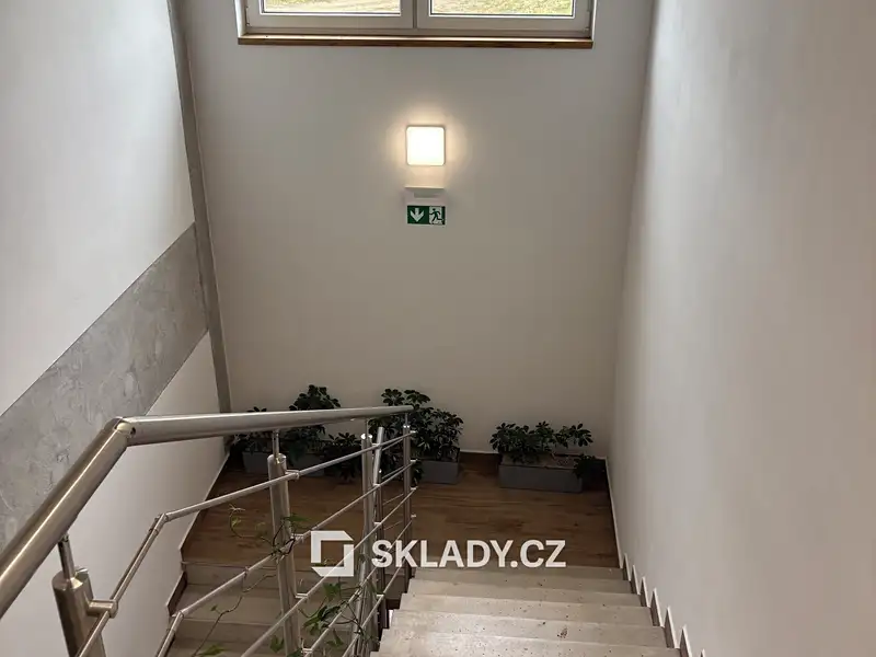 Pronájem skladového prostoru 500 m², Strančice – náhled fotky 3
