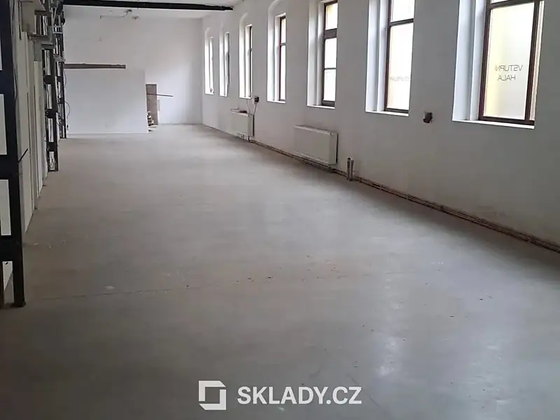Pronájem skladového prostoru 400 m², Cheb – náhled fotky 3