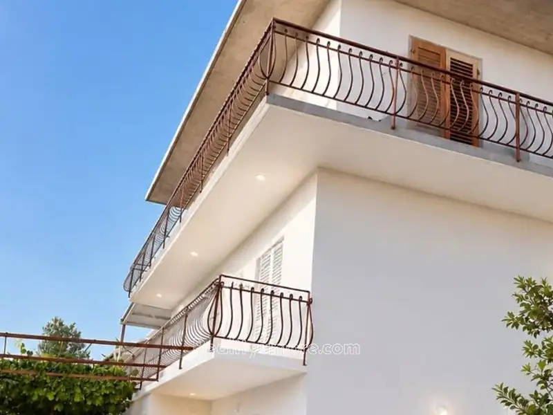 Prodej rodinného domu 489 m², pozemek 457 m², Trogir – náhled fotky 1