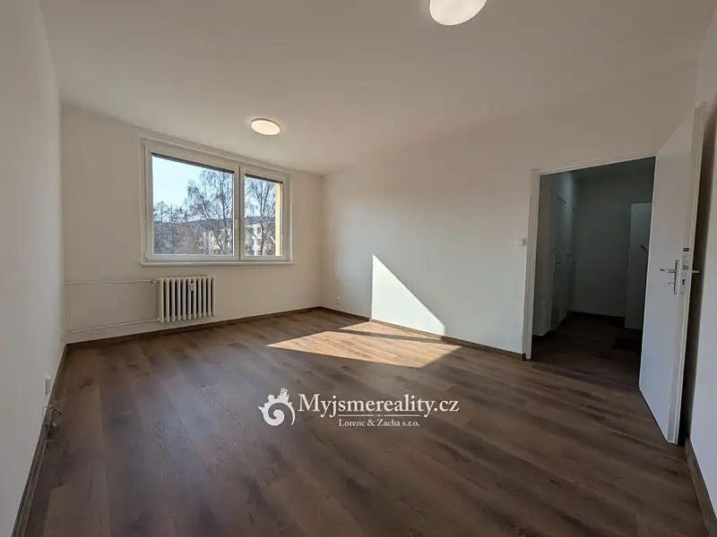 Pronájem bytu 1+1 32 m², Zlín – náhled fotky 2