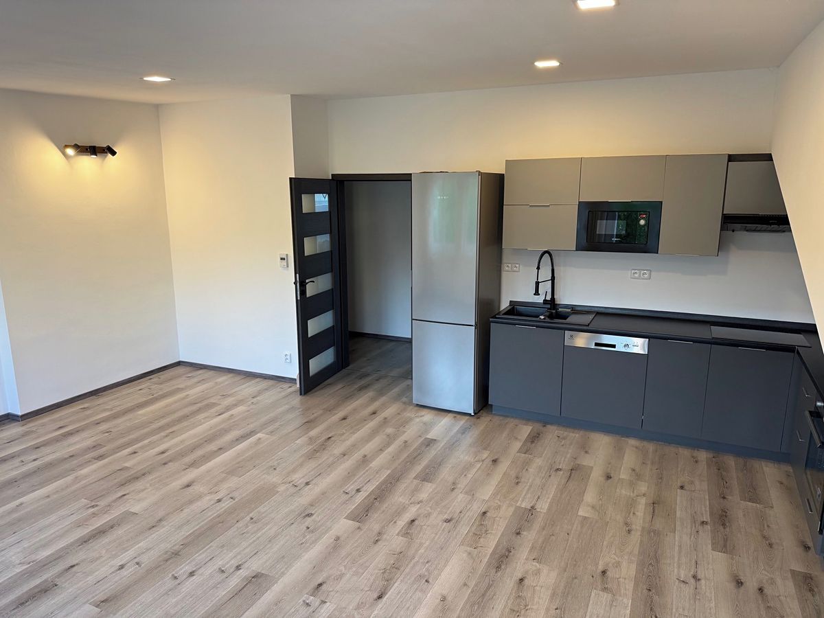 Pronájem bytu 3+kk 74 m², Praha – fotka 1 z 3