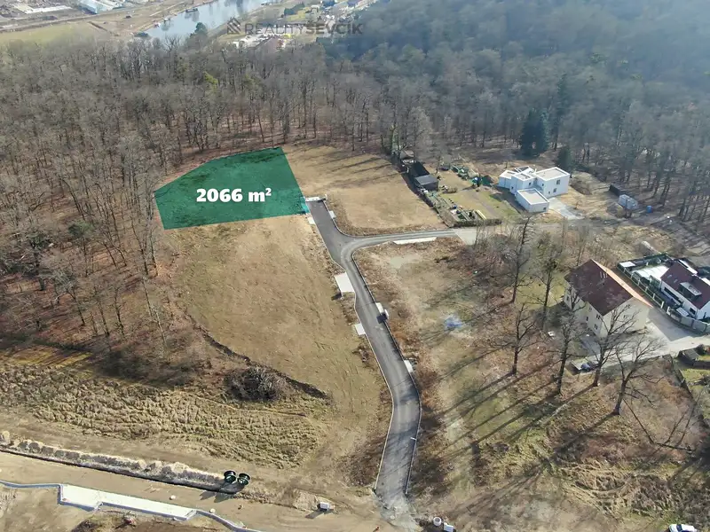 Prodej stavebního pozemku 2066 m², Hluboká nad Vltavou – náhled fotky 2