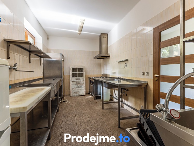Комерційне приміщення на продаж, 3 160 м² (26 з 47)