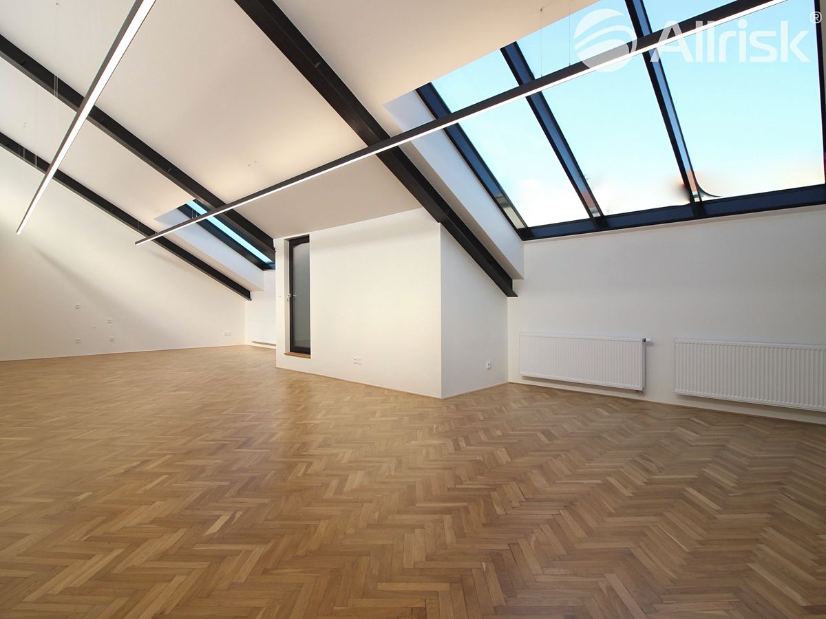 Pronájem kanceláře 196 m², Brno – fotka 1 z 3