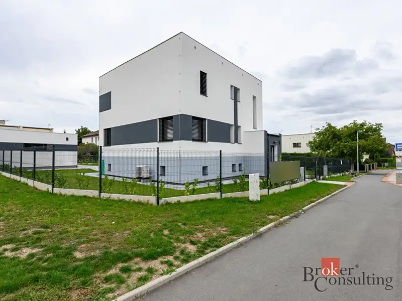 Prodej rodinného domu 218 m², pozemek 458 m², Plzeň – náhled fotky 3